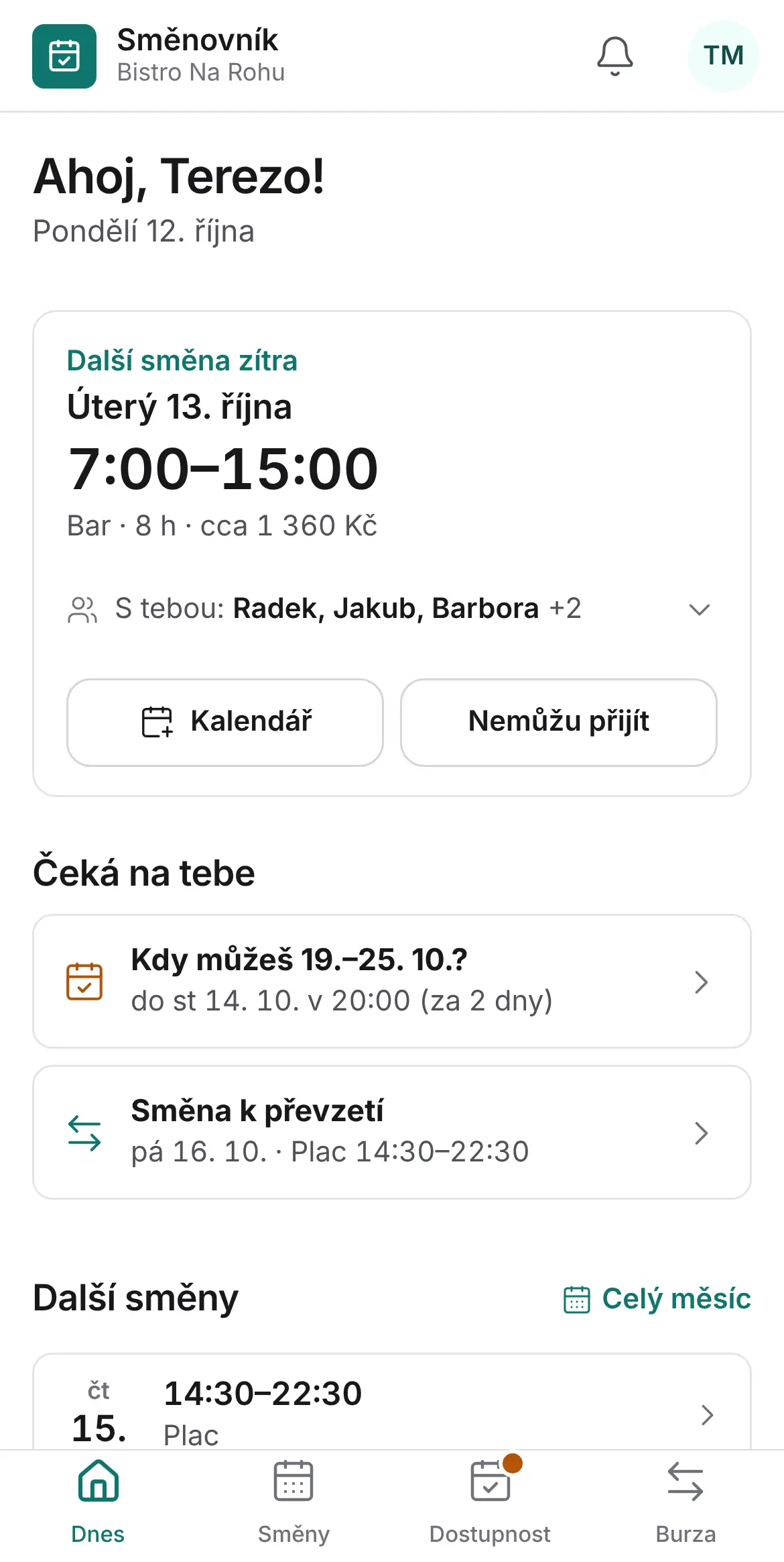 Pohled brigádníka v telefonu: zítřejší směna 7:00–15:00 na baru, kdo je na směně s ním a tlačítka Kalendář a Nemůžu přijít.